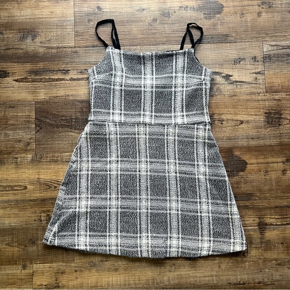 Urban Outfitters Dresses & Skirts - Urban Outfitters White/Grey Plaid Tweed Style Mini Dress Size Medium